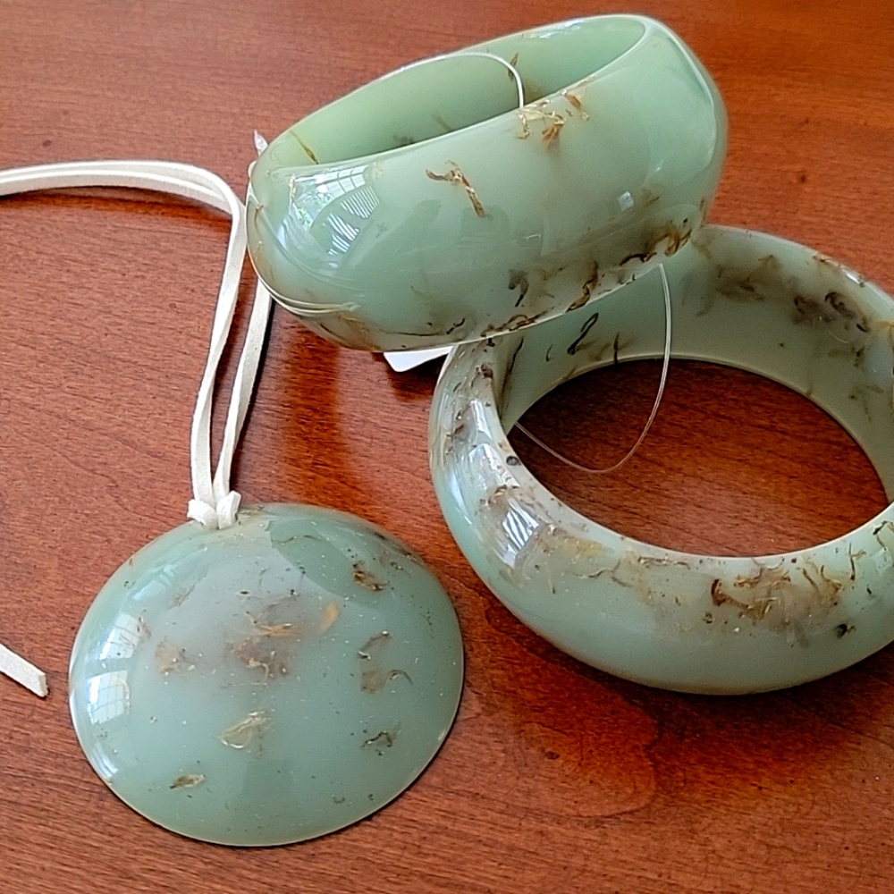 Brasil resin chocker and bangles